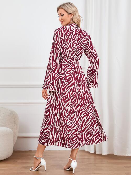 Stilla | Print Bindefront Ruffle Trim Kjole
