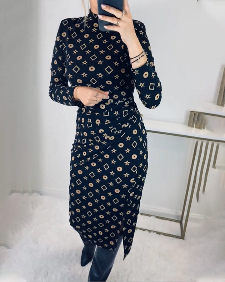 Stilla | Elegant Højhalset Kjole med Geometrisk Print