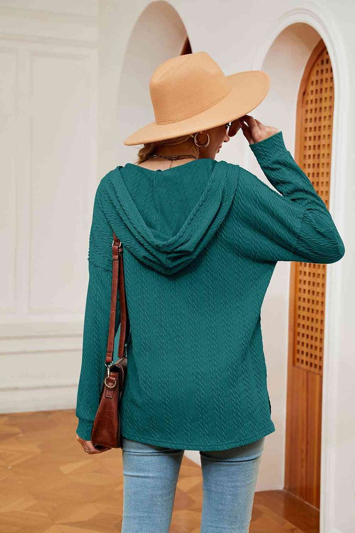 Stilla | Knap Droppet Skulder Hoodie