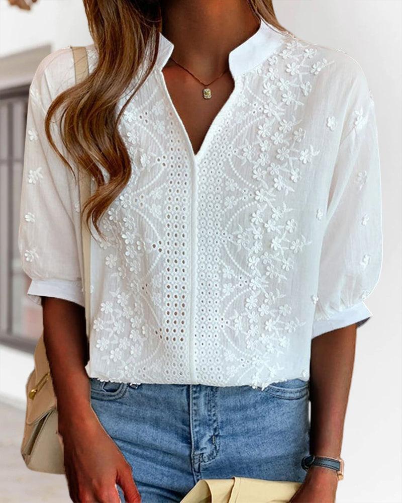 Stilla | V-Hals Ståkrave Broderet Bluse