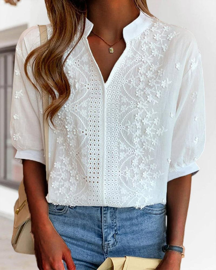 Stilla | V-Hals Ståkrave Broderet Bluse