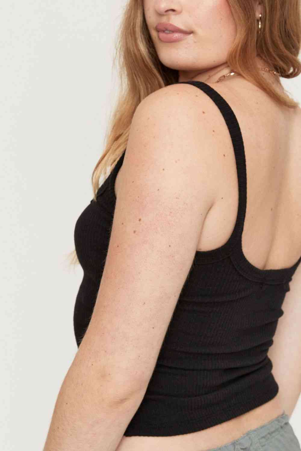 Stilla | Dine Drømme Ribbet Cropped Cami