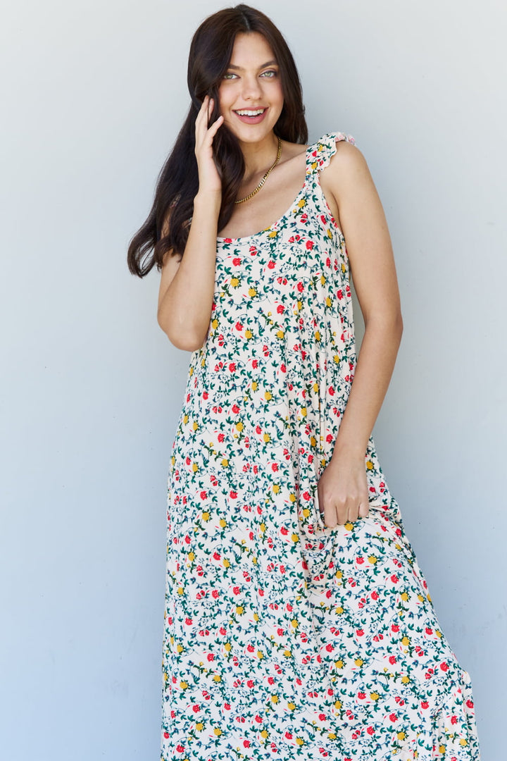 Stilla | I Havenet Ruffle Floral Maxi Kjole I Natural Rose