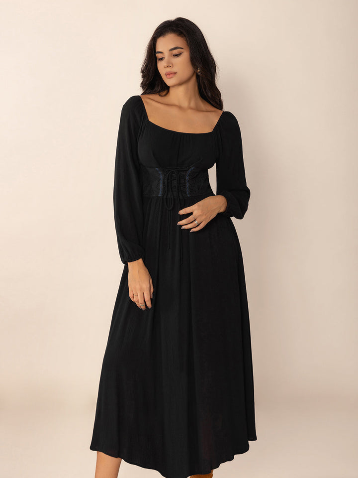 Stilla | Square Neck Langærmet Midi Kjole