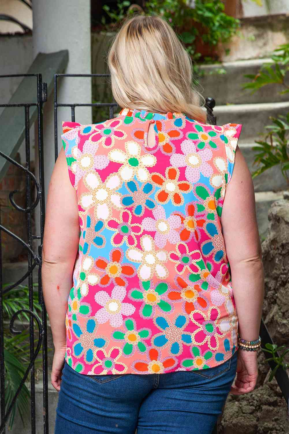 Stilla | Størrelse Floral Ruffle Shoulder Tank