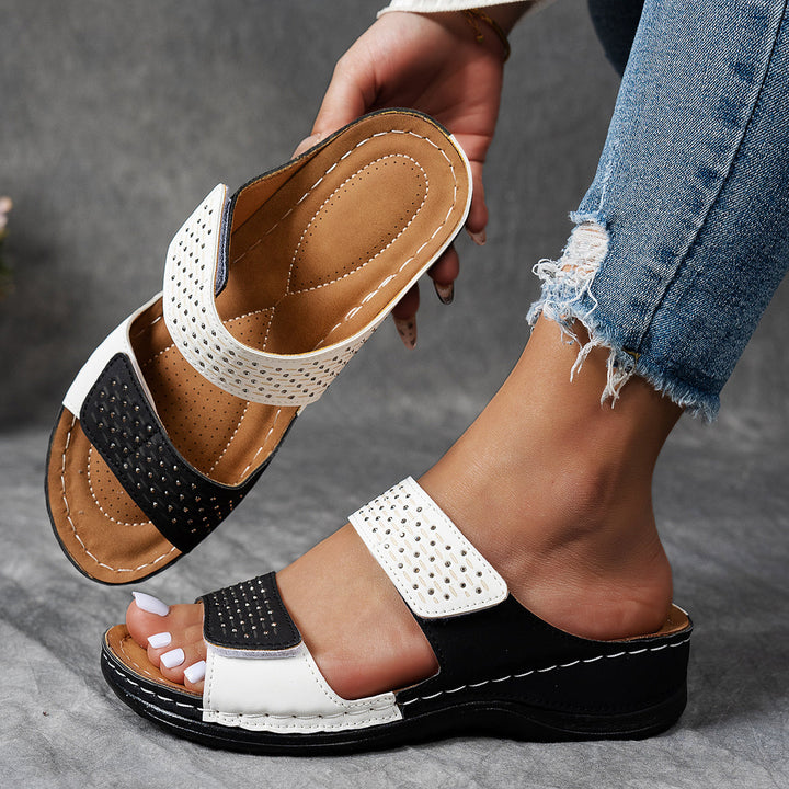 Stilla | Dame Sandaler På Kilehæl: Gyldne, Med Krystaller, Skridsikre, Komfortable, Elegante, Sommerlige