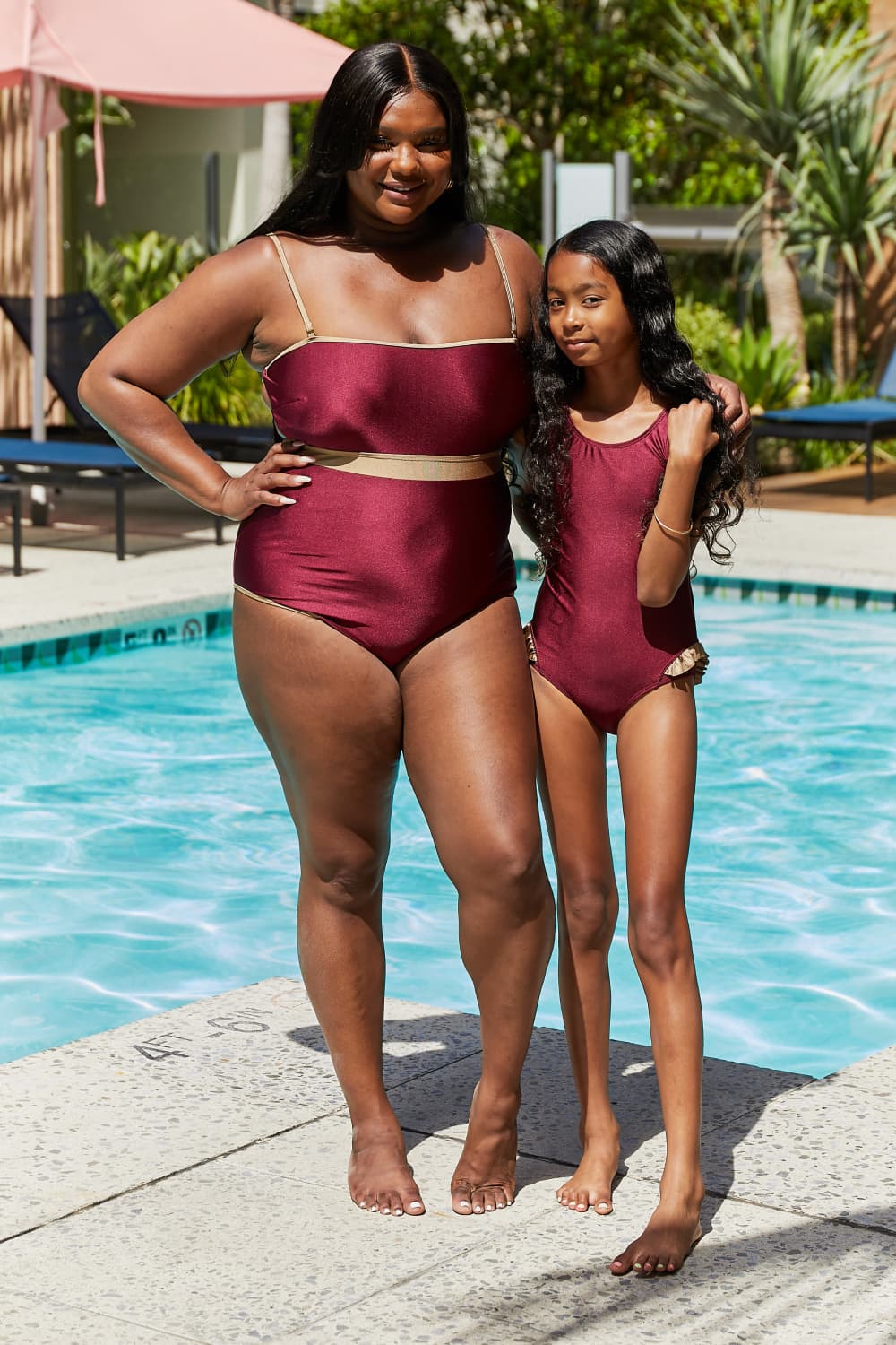 Stilla | West Swim Wave Break Contrast Trim One-piece I Vin