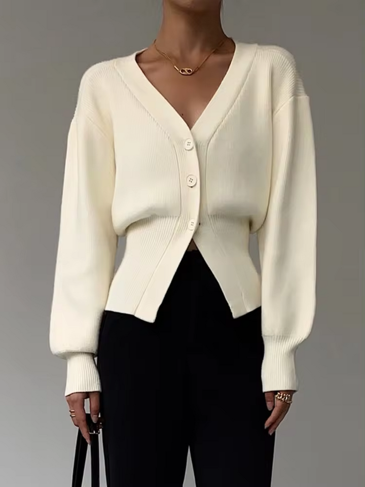 Stilla | Cozy Strikket Cardigan med V-Hals og Knaplukning