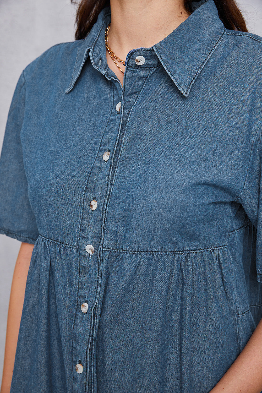 Stilla | Opkravet Hals Lagdelt Denim Kjole