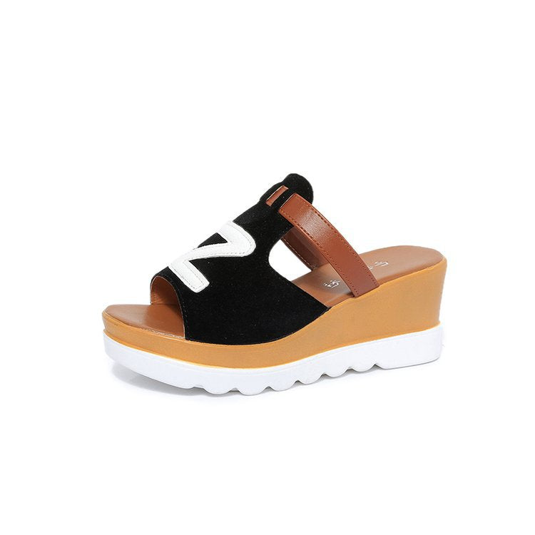 Dame nan Slip-Wedge sandal med ergonomisk bølgeløbs sål, polstret komfort fodseng og dekorativ logoapplikation Skovae