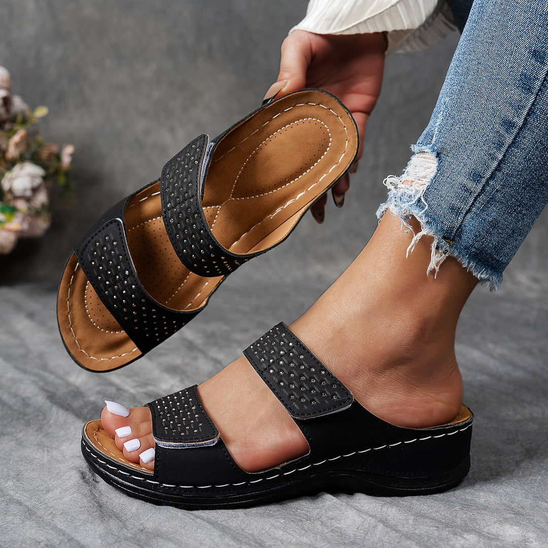 Stilla | Dame Sandaler På Kilehæl: Gyldne, Med Krystaller, Skridsikre, Komfortable, Elegante, Sommerlige