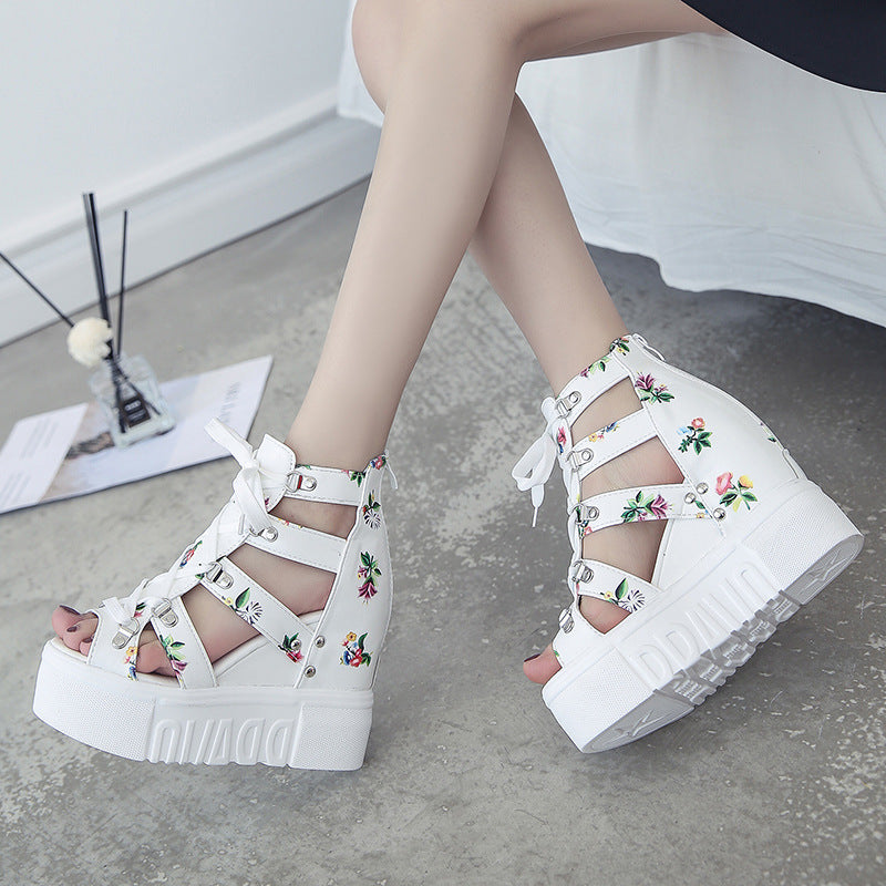 Dame mode Plateau-sandaler med blomsteraccenter og justerbare remme Stilla