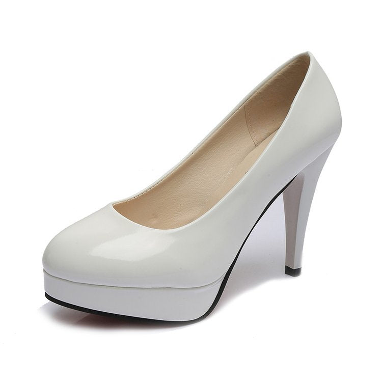 Dame Plateau-Pumps med glinsende overflade og elegant design Stilla