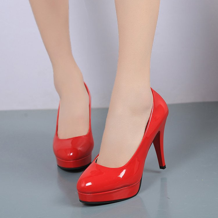 Dame Plateau-Pumps med glinsende overflade og elegant design Stilla