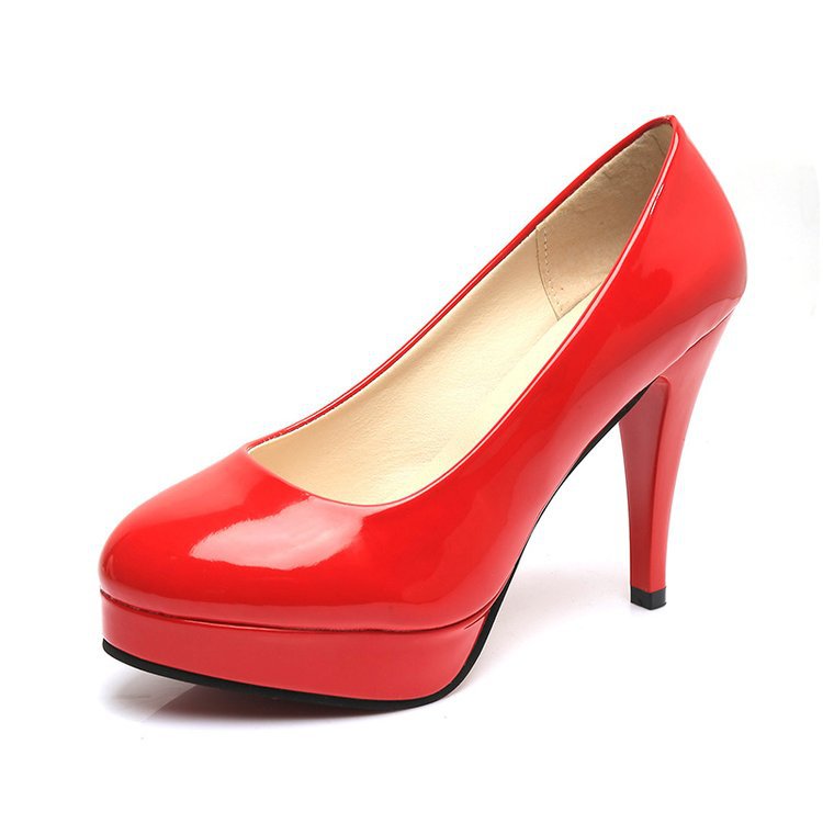 Dame Plateau-Pumps med glinsende overflade og elegant design Stilla