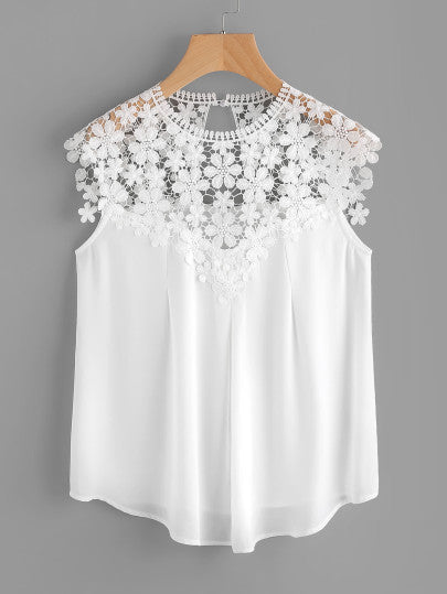 Damebluse med blomsterbroderi og flydende snit Stilla