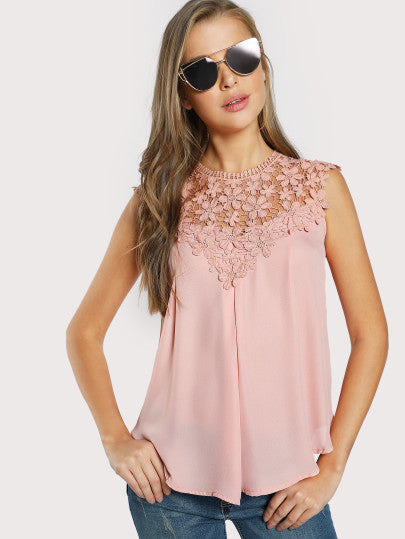 Damebluse med blomsterbroderi og flydende snit Stilla