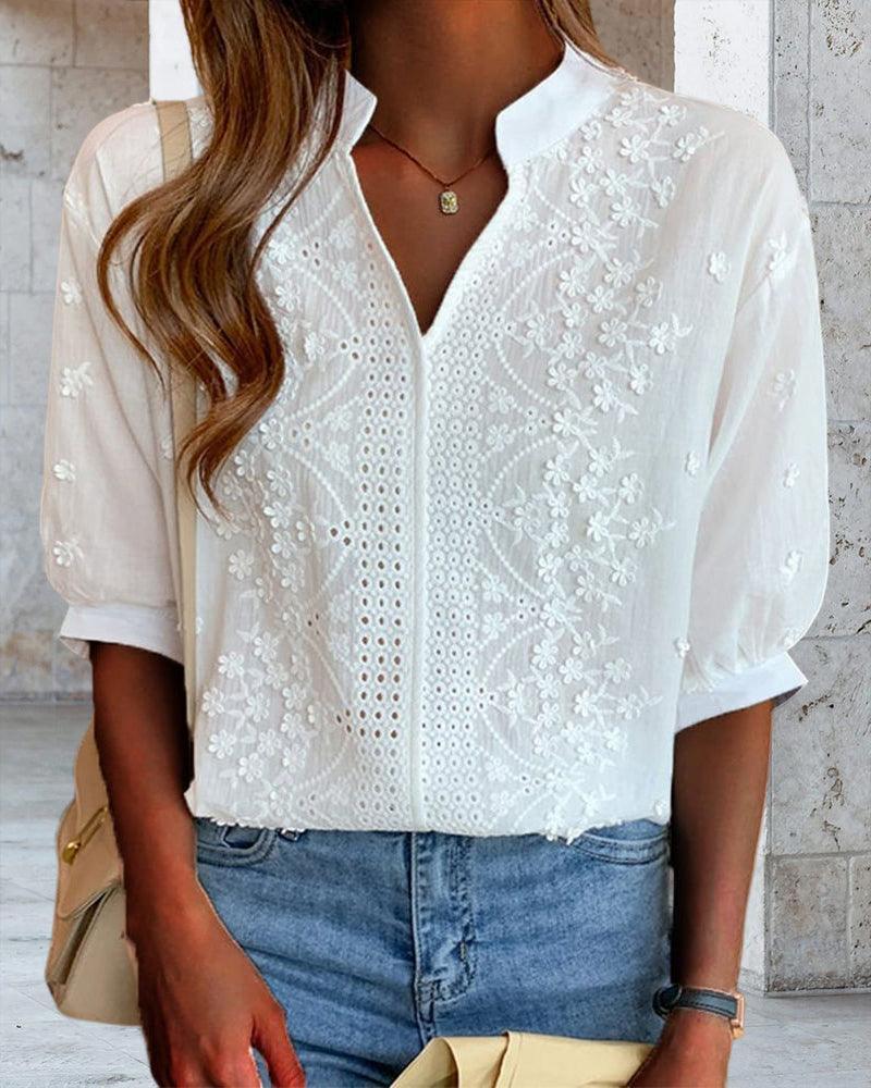 Stilla | V-Hals Ståkrave Broderet Bluse