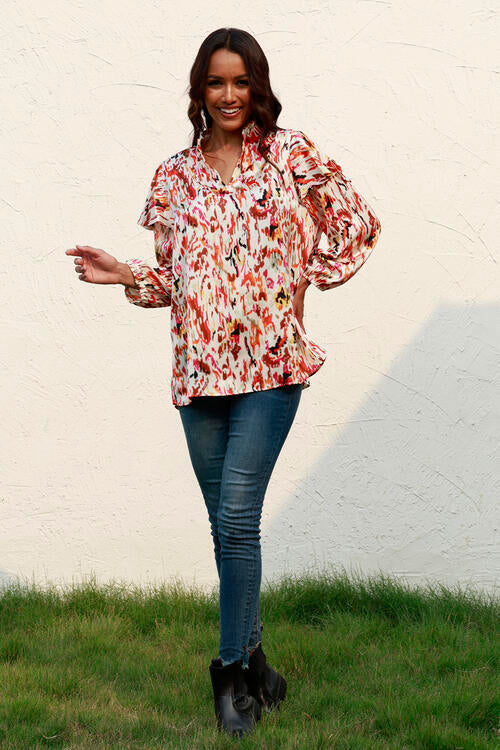 Stilla | Nochted Neck Ruffled Bluse