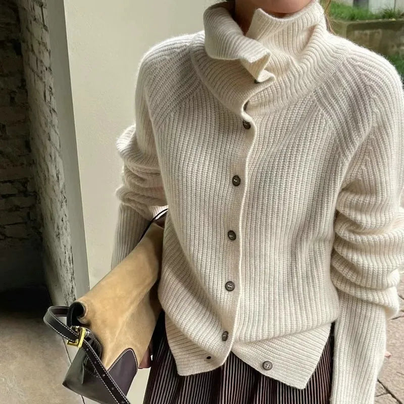 Stilla | Cozy Strikket Turtleneck Sweater med Knapper