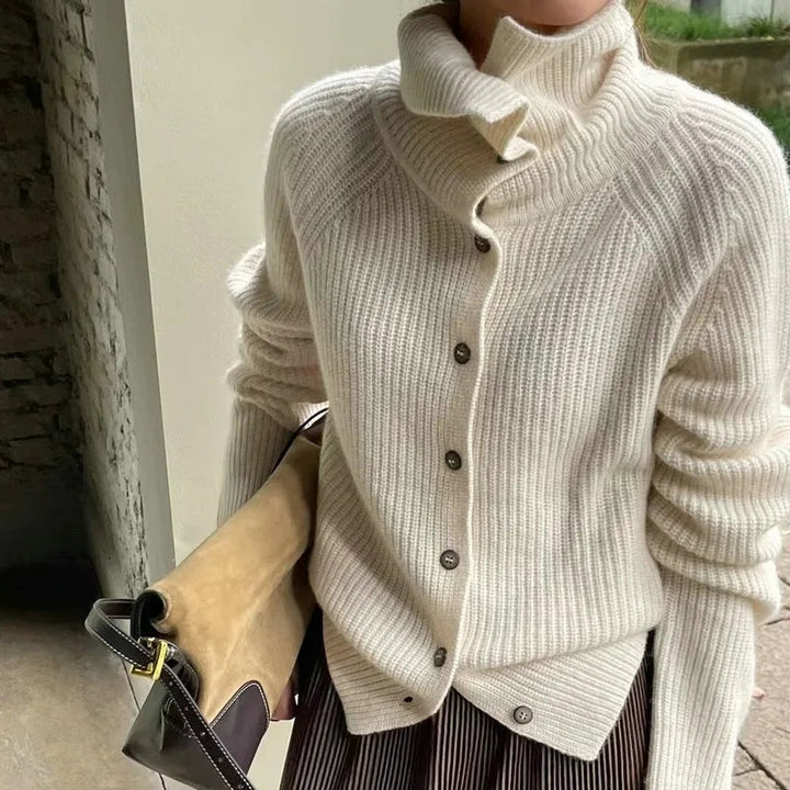 Stilla | Cozy Strikket Turtleneck Sweater med Knapper