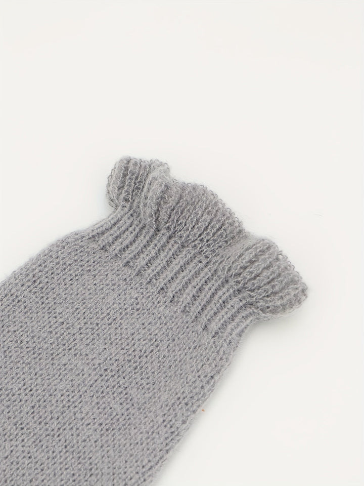 Stilla | V-hals sweater med flæser i bunden med knapper