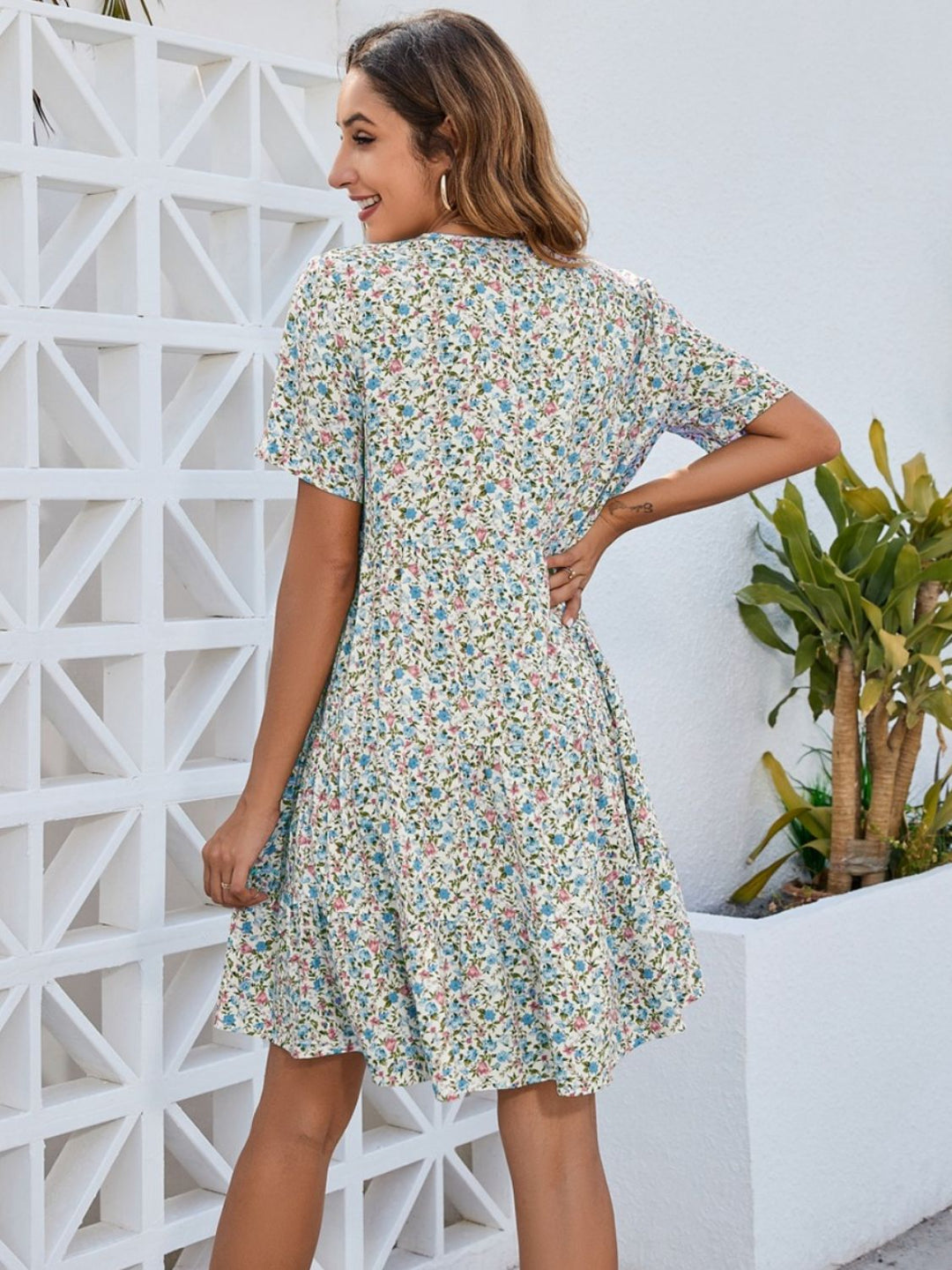 Stilla | Blomster V-hals Mini Kjole