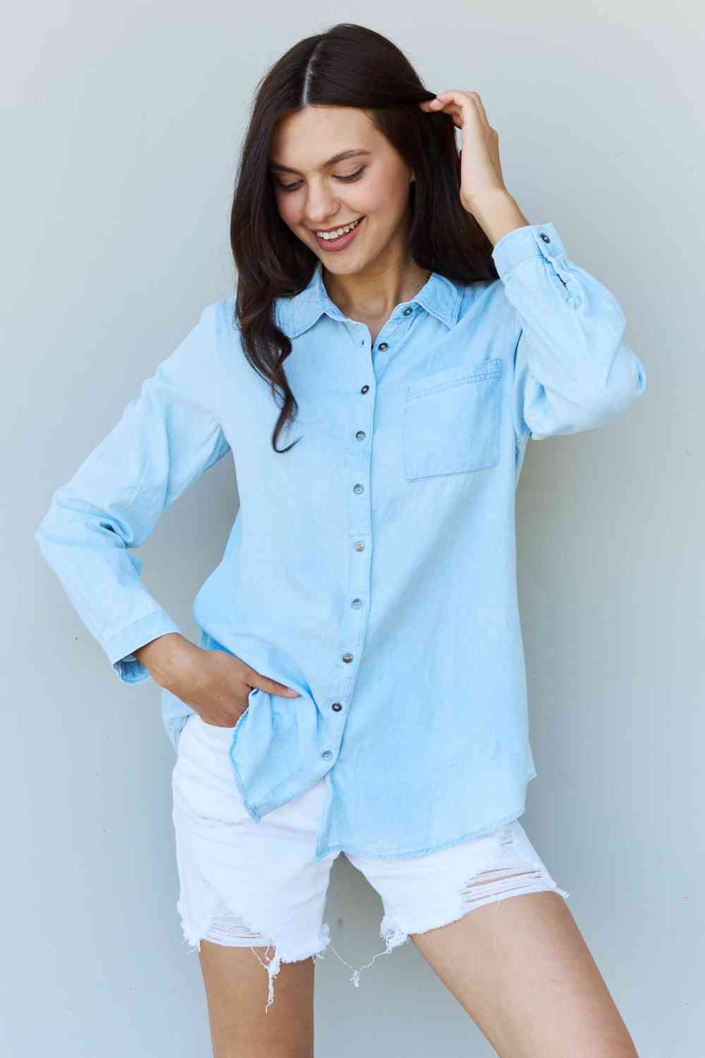 Stilla | Blue Jean Baby Denim Knappe Ned Shirt Top i Lys Blå