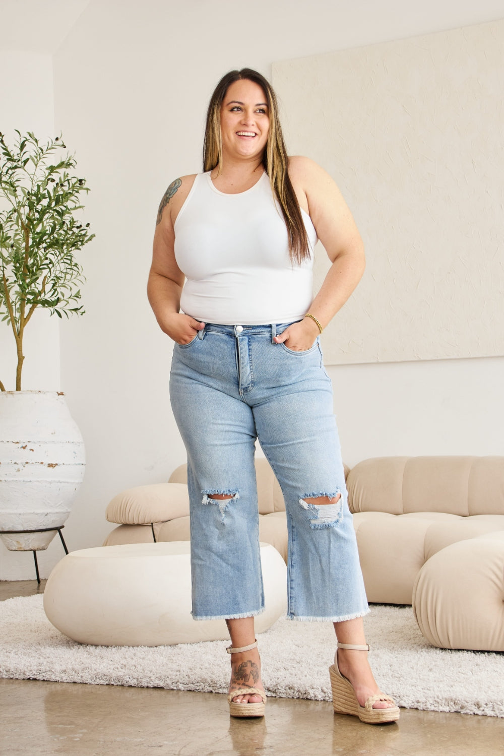 Stilla | Full Size Mavekontrol Høj Talje Raw Hem Distressed Jeans