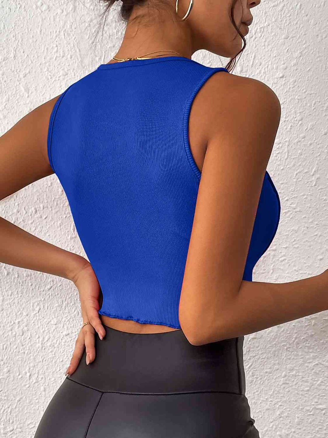 Stilla | Exposed Seam Scoop Neck Cropped Tank