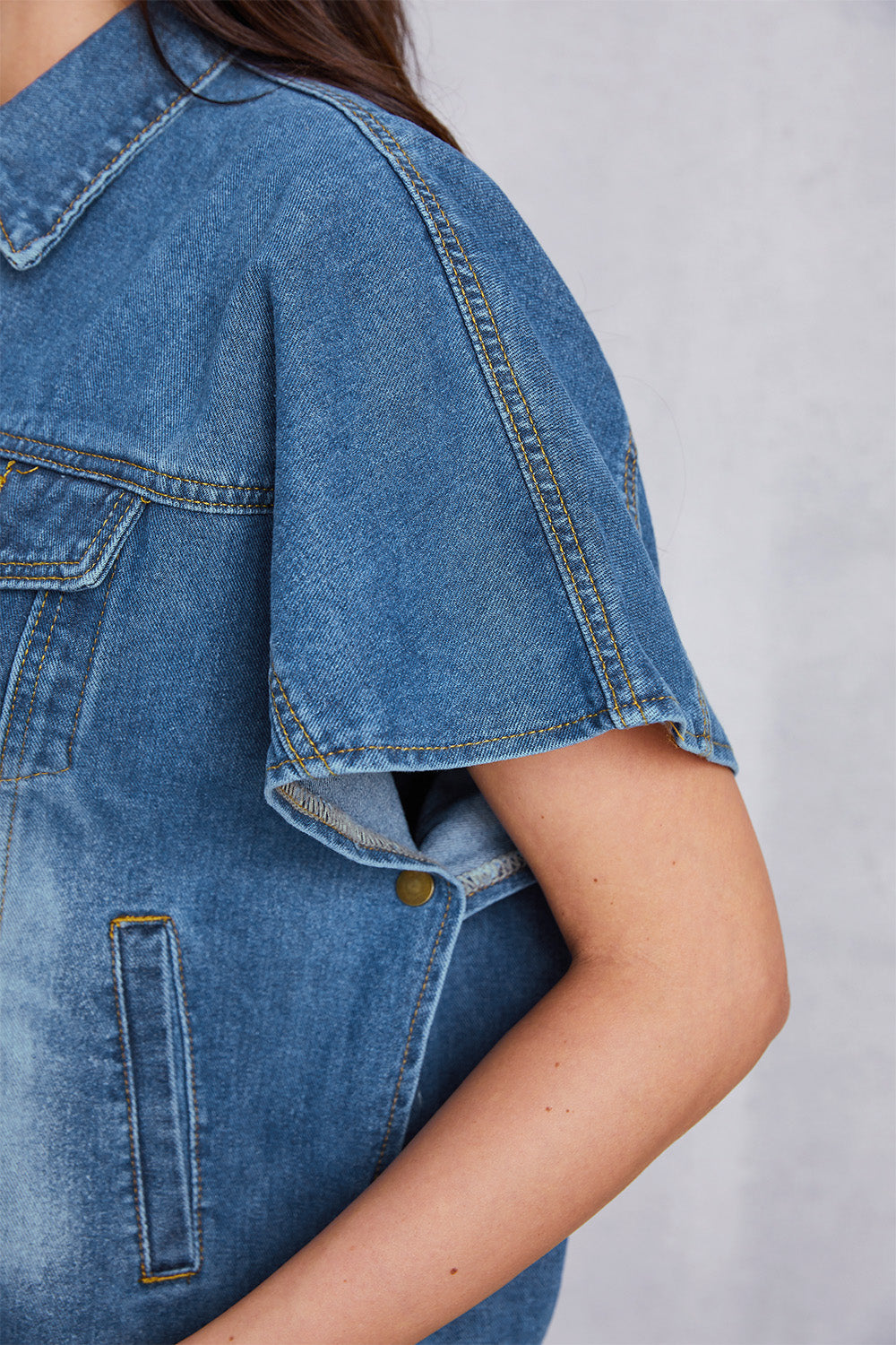 Stilla | Knapstolp Kortærmet Denim Top