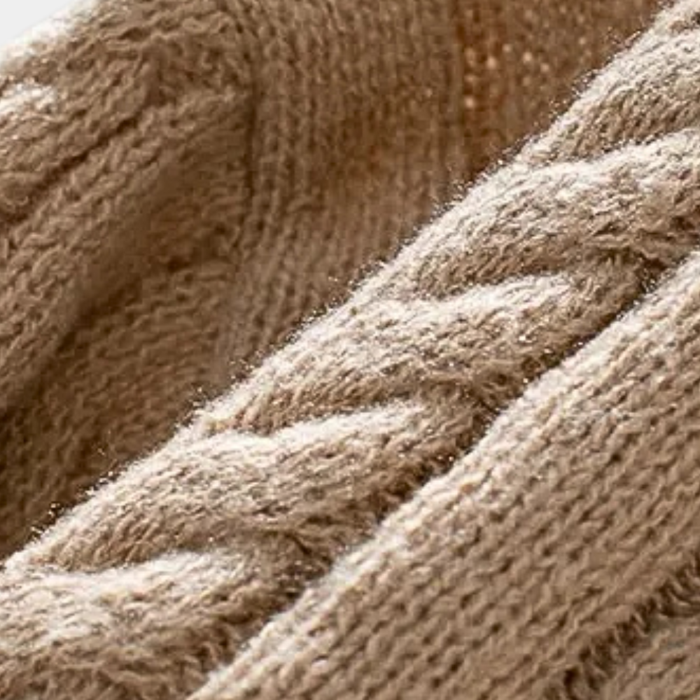 Stilla | Strikket Sweater med Hætte til Kvinder