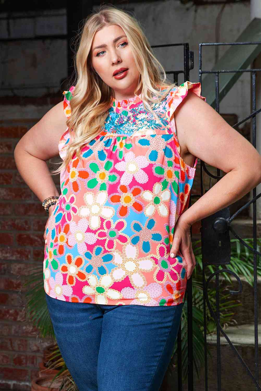 Stilla | Størrelse Floral Ruffle Shoulder Tank
