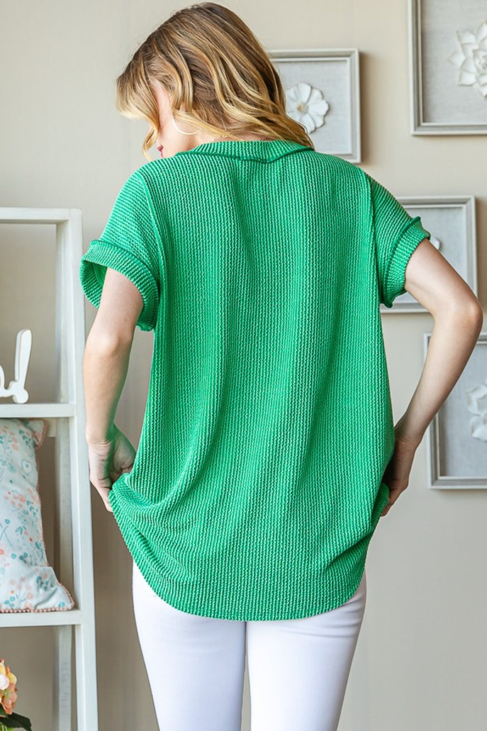 Stilla | Full Size Front Pocket Kortærmet Ribbet Top