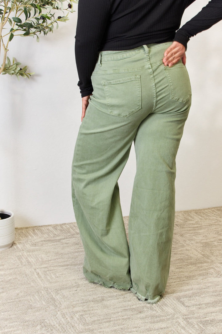 Stilla | Full Size Raw Hem Bredde Ben Jeans