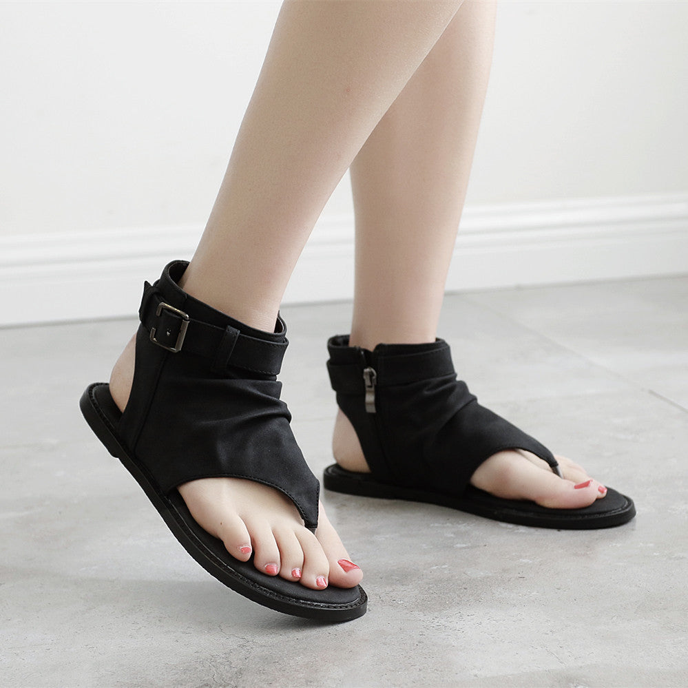 Dame tåsteg-sandaler med moderne remdesign og elegant spænde-lukning Stilla