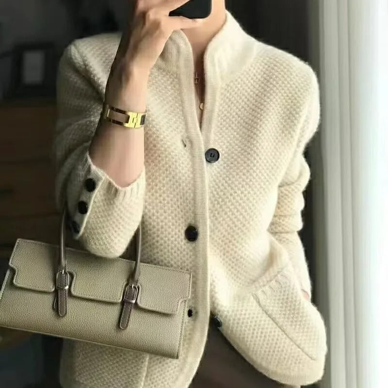 Stilla | Sofistikeret og Krammevenlig Strikjakke