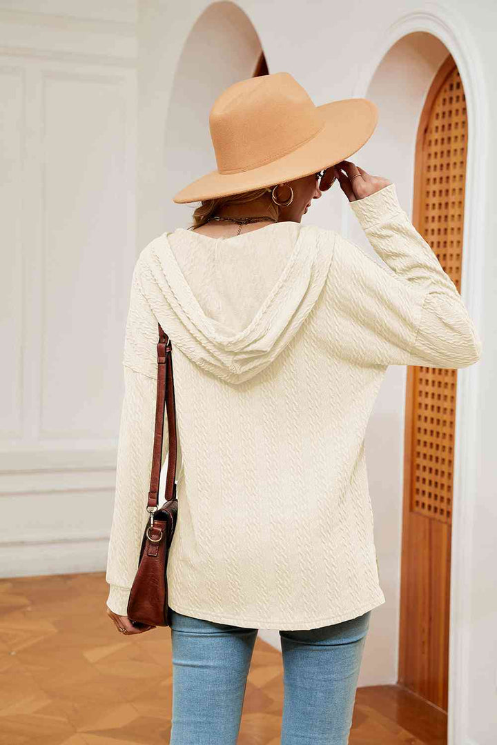 Stilla | Knap Droppet Skulder Hoodie