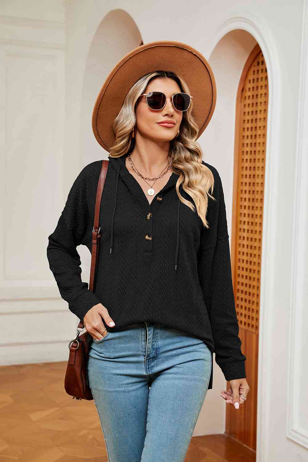 Stilla | Knap Droppet Skulder Hoodie