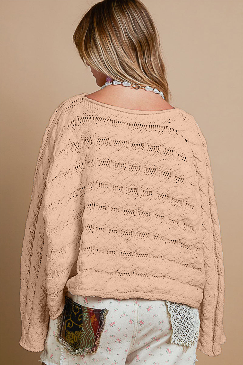 Stilla | Kort sweater med rund hals og legesyge masker