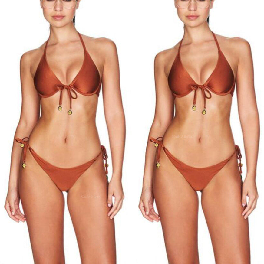 Dame Triangel-Bikini med justerbare snore og elegant smykkeaccent Stilla