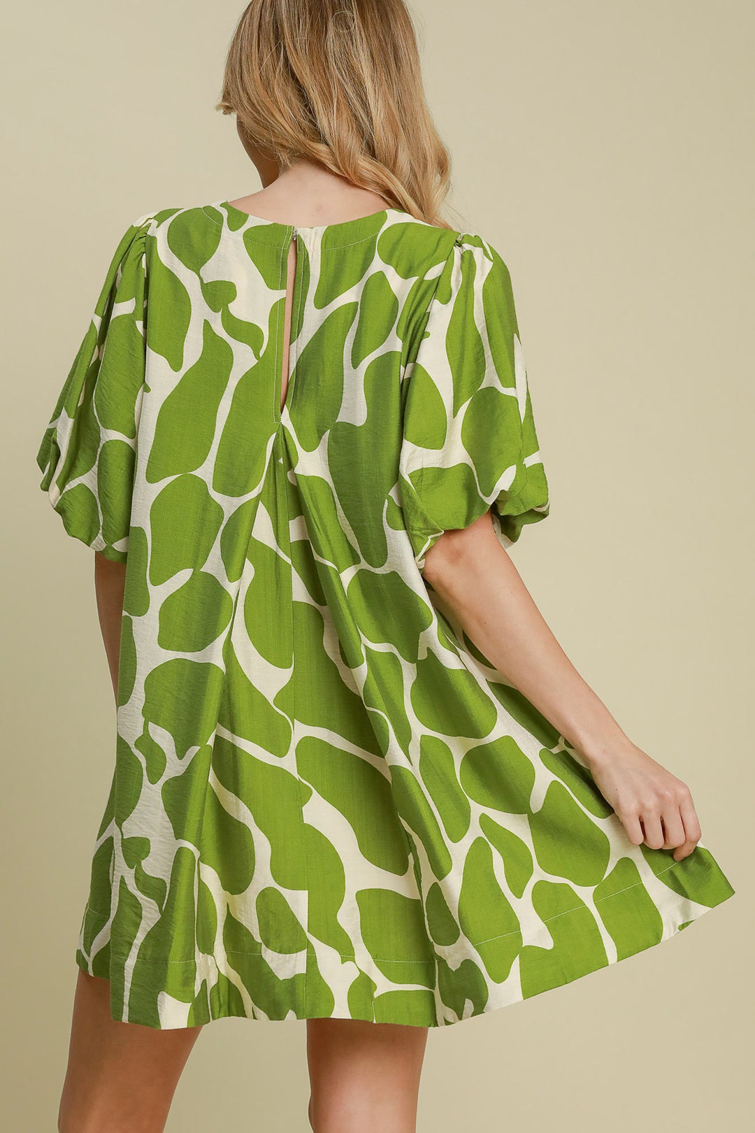 Stilla | Two Tone Abstrakt Print Puffærmerkjole