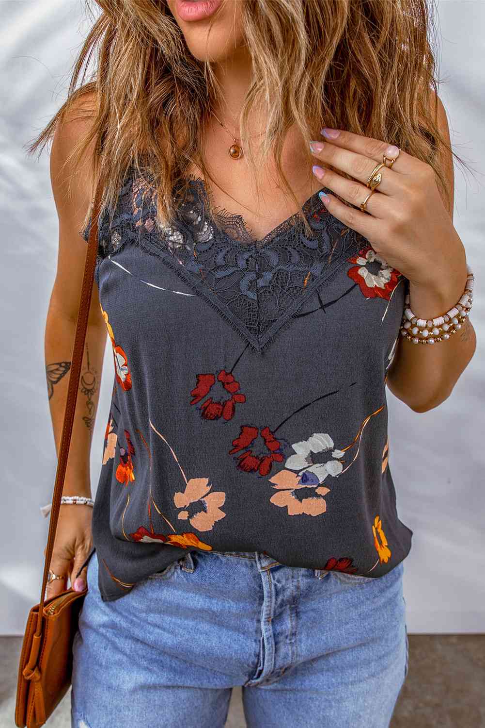 Stilla | Blomster Spidskant V-hals Cami