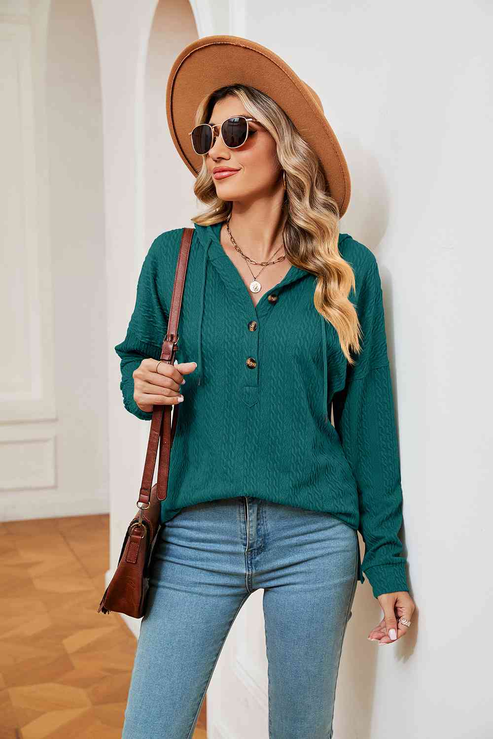 Stilla | Knap Droppet Skulder Hoodie