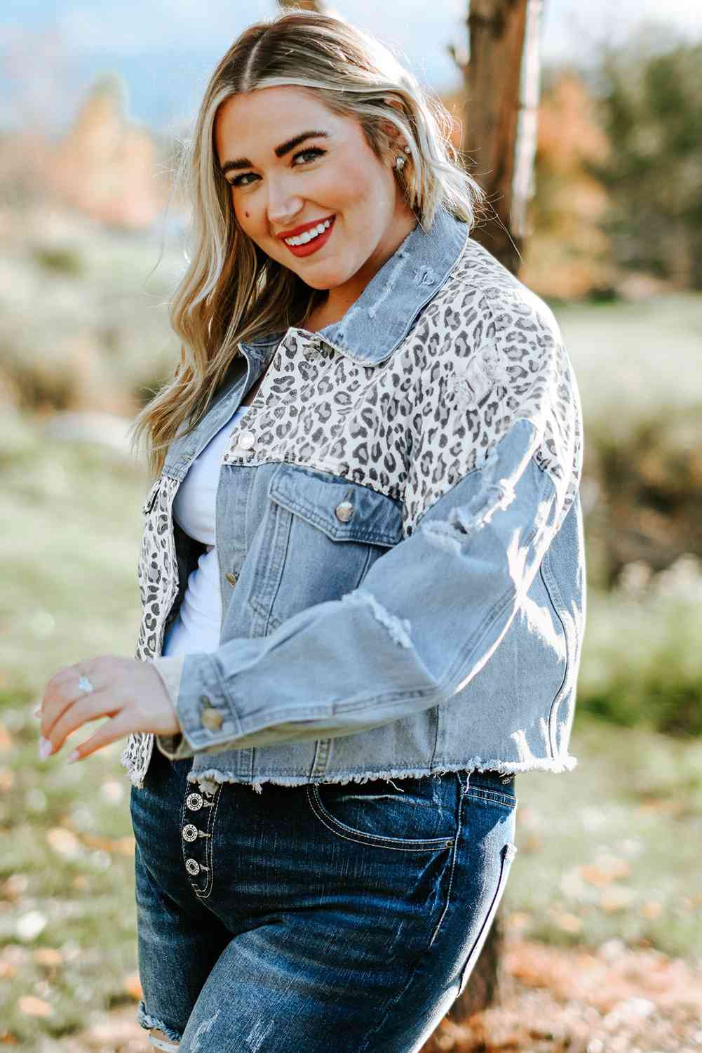 Stilla | Størrelse Leopard Raw Hem Distressed Spliced Denim Jakke