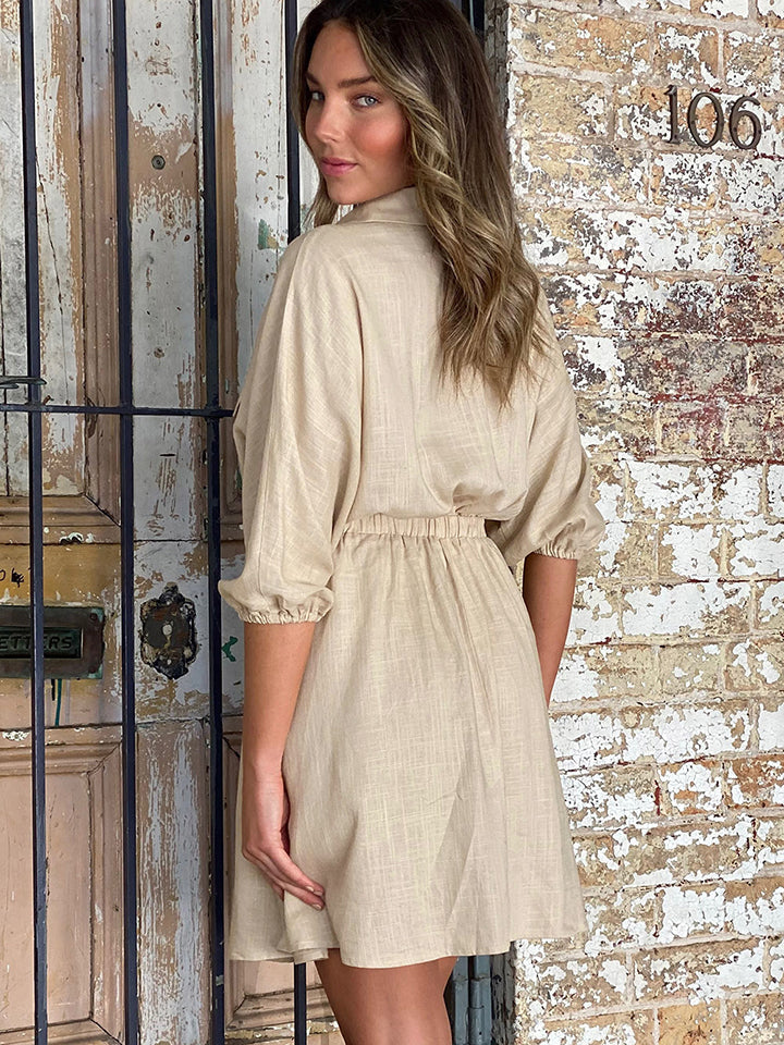 Stilla | Hals knappet mini kjole