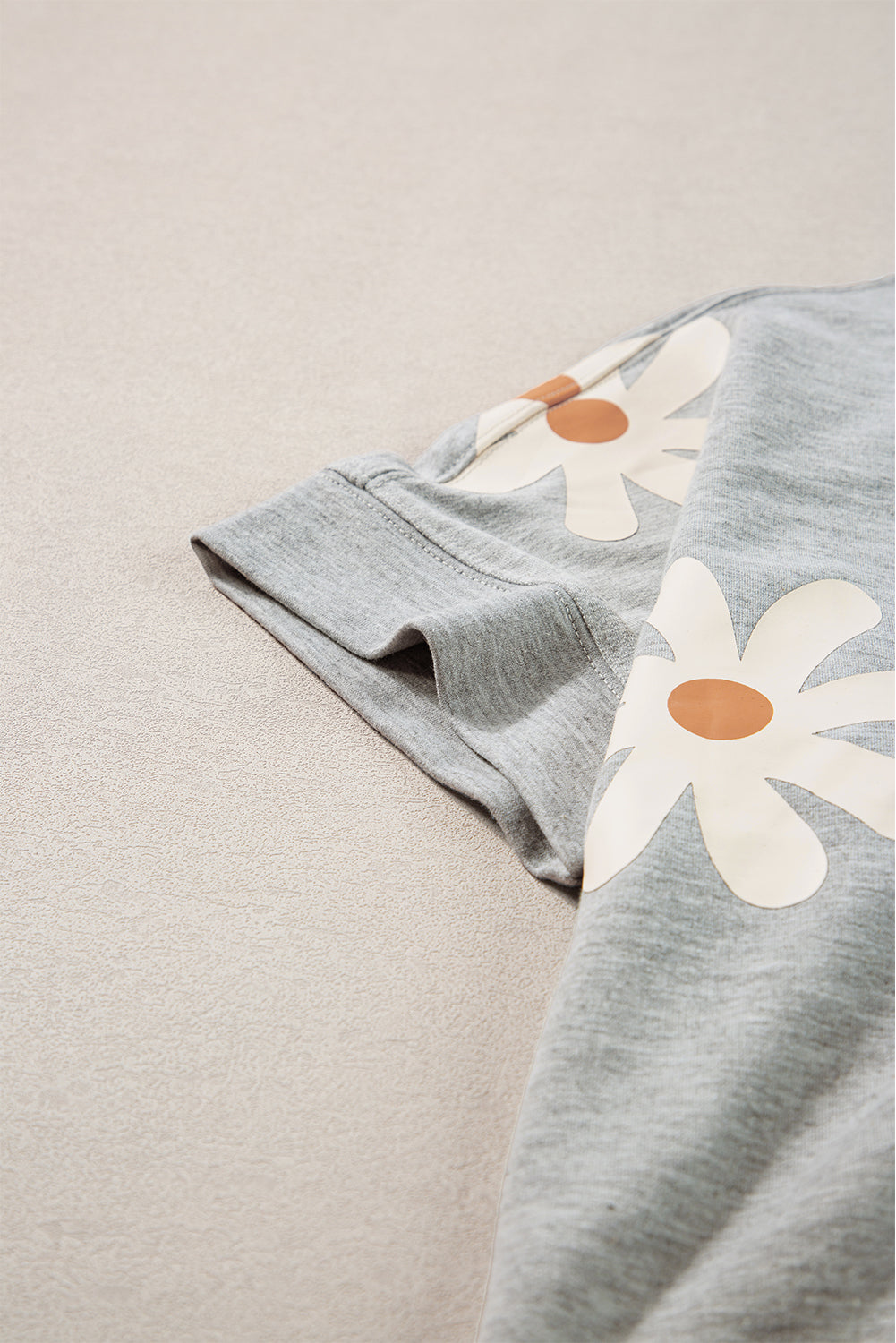 Stilla | Kortærmet Casual T-shirt Med Blomstertryk Til Kvinder