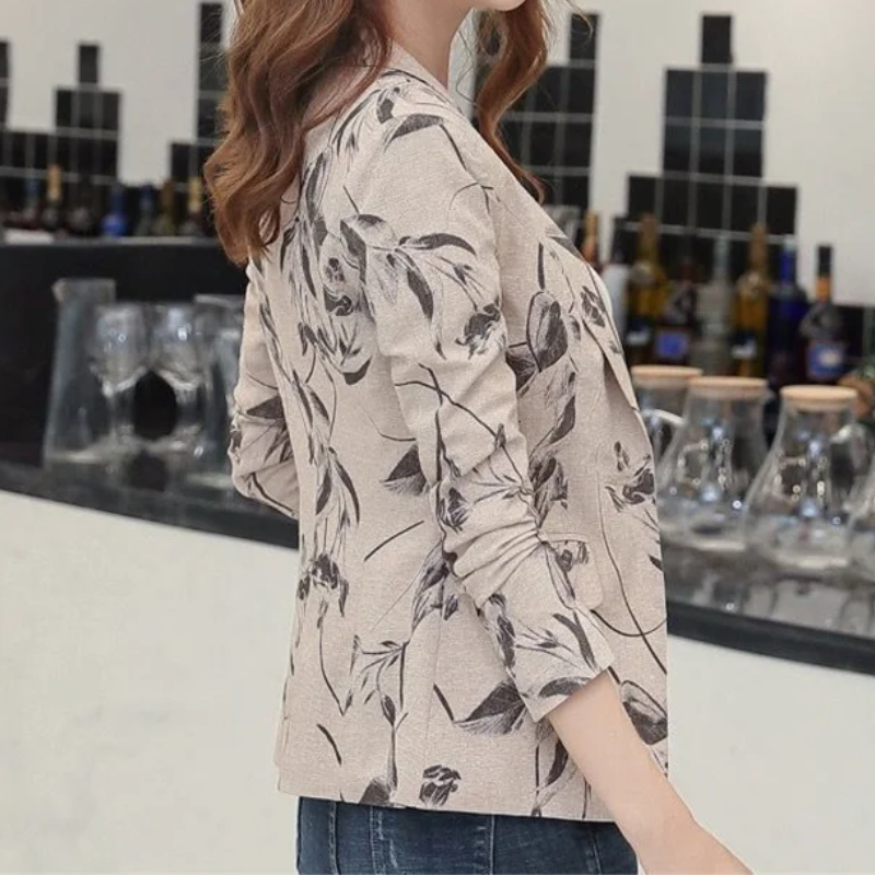 Stilla | Blazer Damers Med Blomsterdesign og Knaplukning Ved Anklen