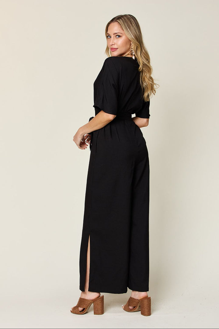 Stilla | Tag Full Size V-hals Knytte Front Korte Ærmer Flæse Jumpsuit