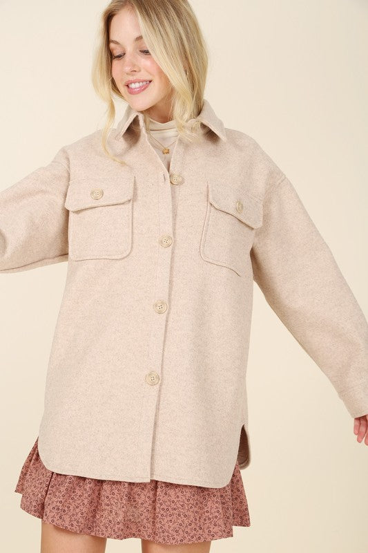 Stilla | Beige Shacket Med Lommer